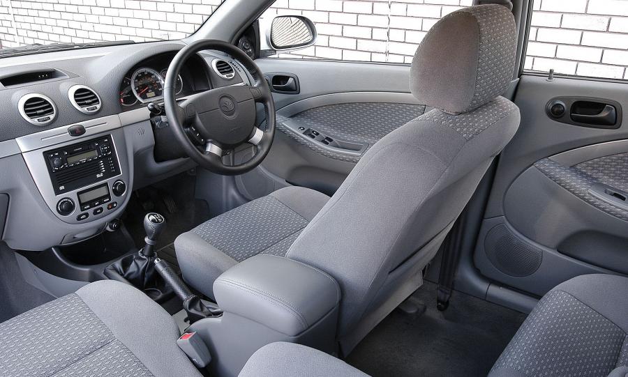  Daewoo Lacetti Hatchback 2004 года  (UK) (фото 9 из 11)